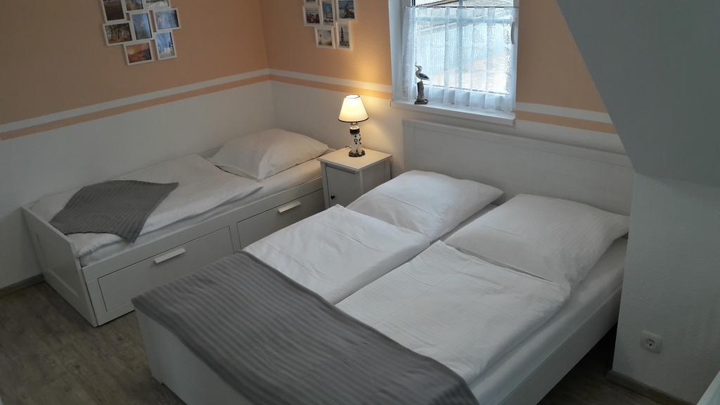 Ferienwohnung Strandwurzel ツェンピン エクステリア 写真